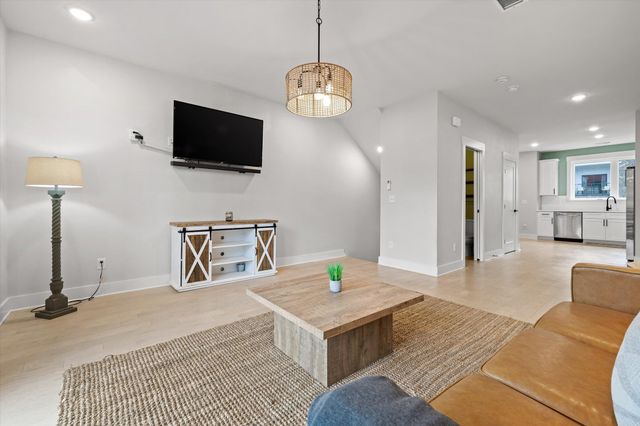 725 N Market Street 5, Chattanooga, TN 37405