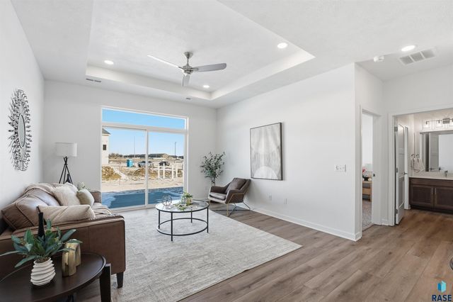 5934 S Whisper Creek Pl Place, Sioux Falls, SD 57108