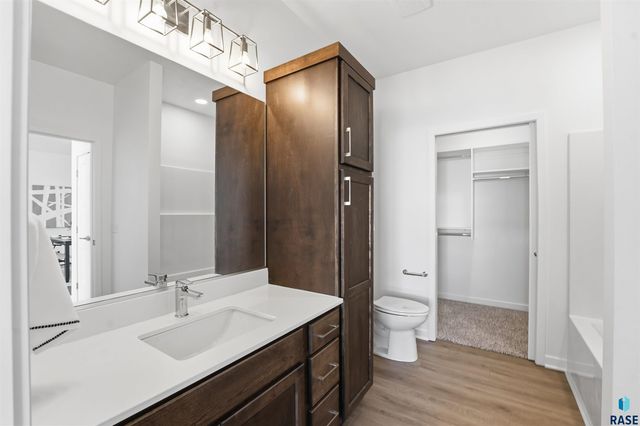 5934 S Whisper Creek Pl Place, Sioux Falls, SD 57108