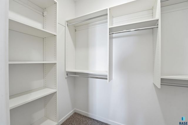 5934 S Whisper Creek Pl Place, Sioux Falls, SD 57108