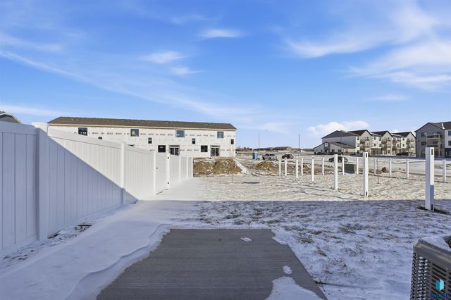 5934 S Whisper Creek Pl Place, Sioux Falls, SD 57108