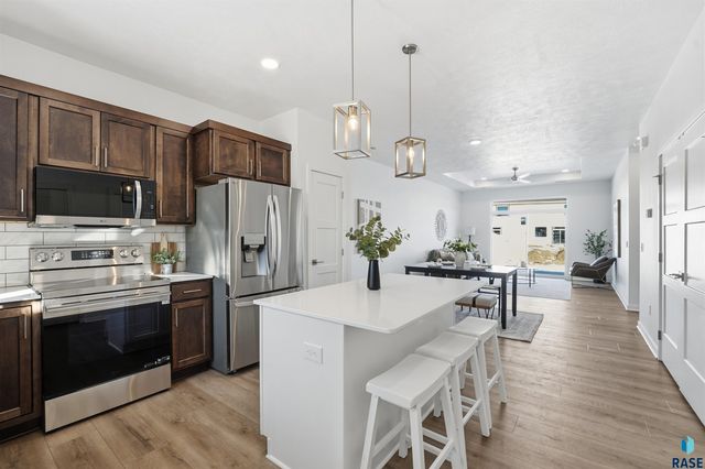 5934 S Whisper Creek Pl Place, Sioux Falls, SD 57108