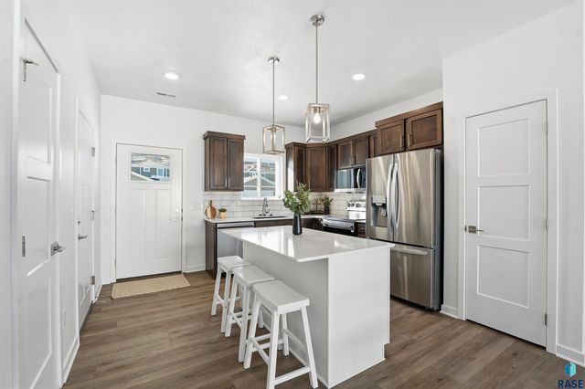 5934 S Whisper Creek Pl Place, Sioux Falls, SD 57108