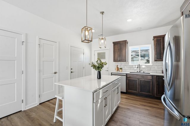 5934 S Whisper Creek Pl Place, Sioux Falls, SD 57108