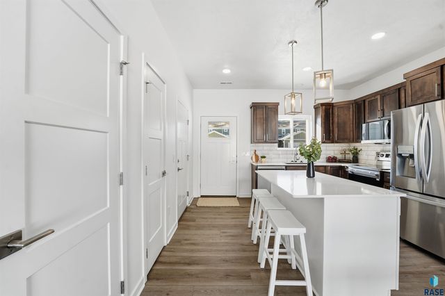 5934 S Whisper Creek Pl Place, Sioux Falls, SD 57108