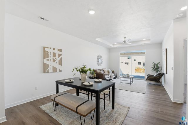 5934 S Whisper Creek Pl Place, Sioux Falls, SD 57108