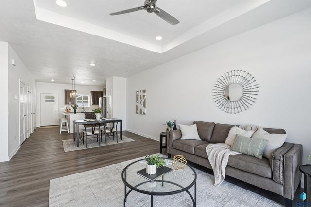 5934 S Whisper Creek Pl Place, Sioux Falls, SD 57108