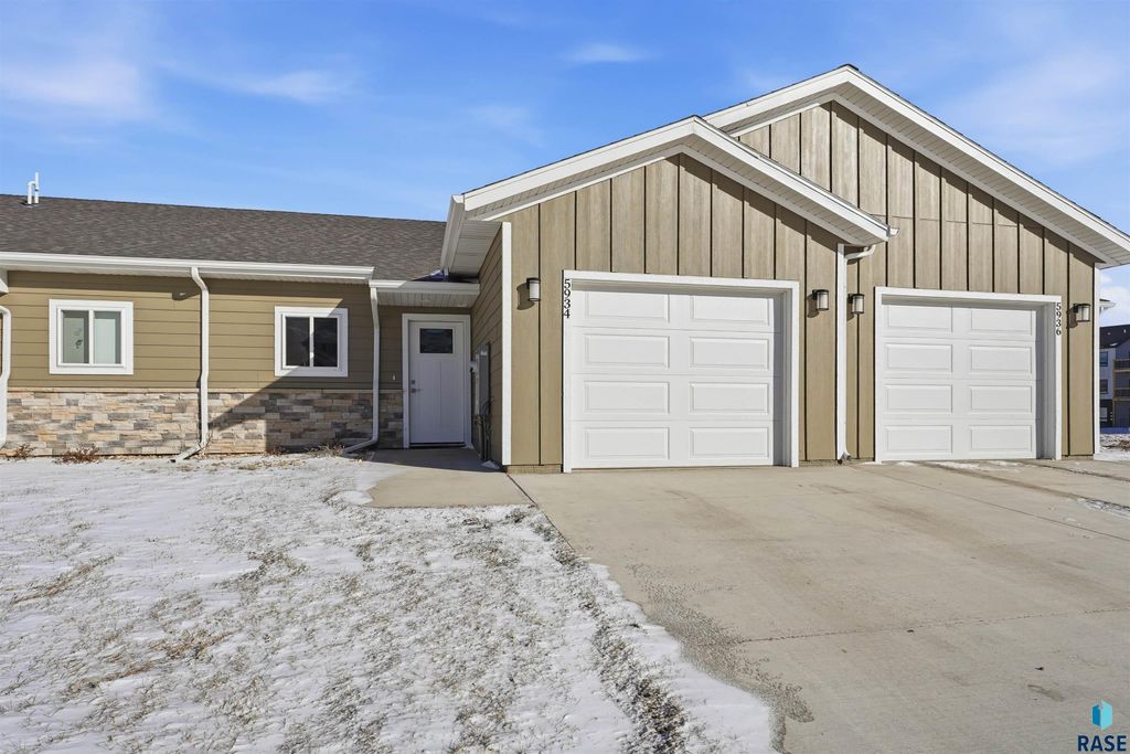 5934 S Whisper Creek Pl Place, Sioux Falls, SD 57108