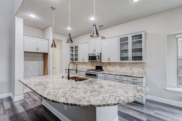 401 Mossy Rock Drive, Mckinney, TX 75071