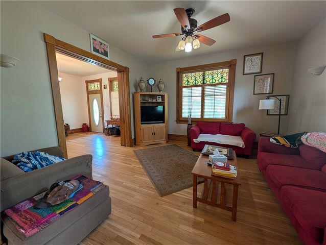 211 Wills Rd, Connellsville, PA 15425