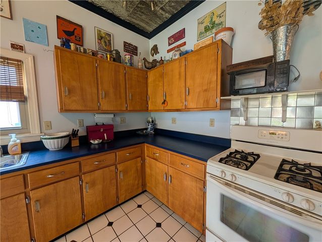211 Wills Rd, Connellsville, PA 15425