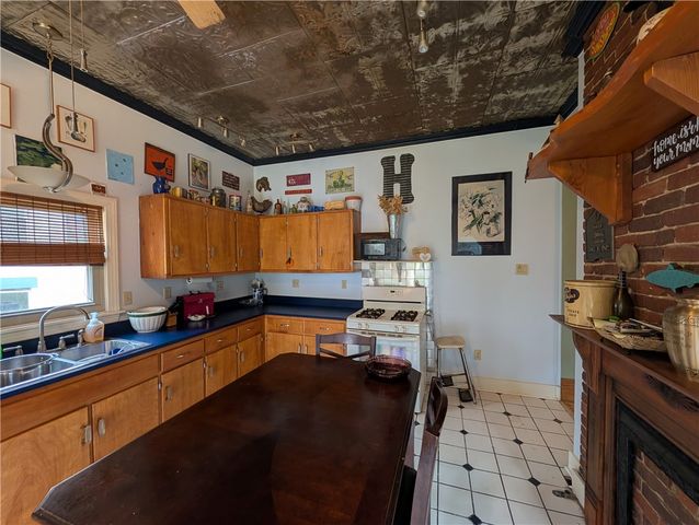 211 Wills Rd, Connellsville, PA 15425