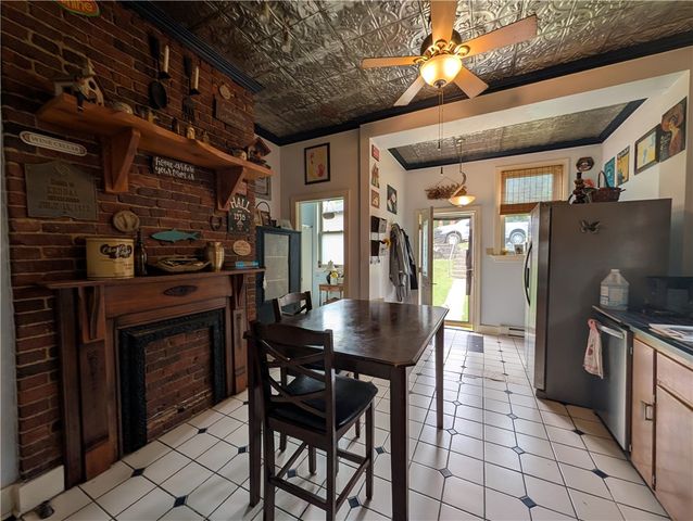 211 Wills Rd, Connellsville, PA 15425