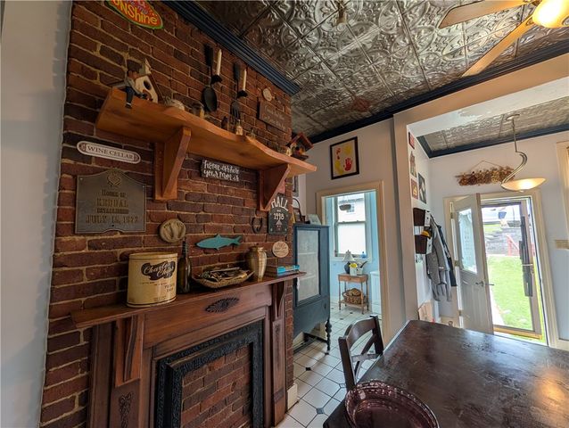 211 Wills Rd, Connellsville, PA 15425