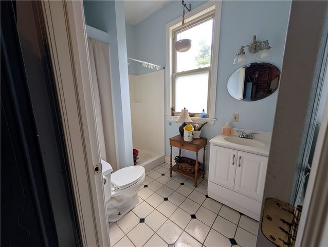 211 Wills Rd, Connellsville, PA 15425