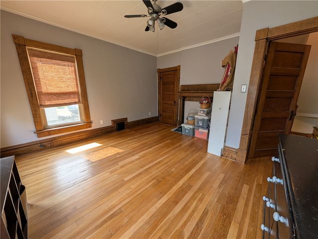 211 Wills Rd, Connellsville, PA 15425