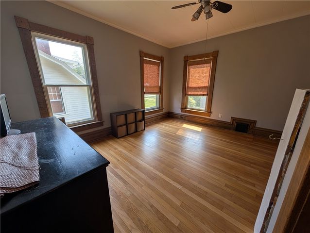 211 Wills Rd, Connellsville, PA 15425