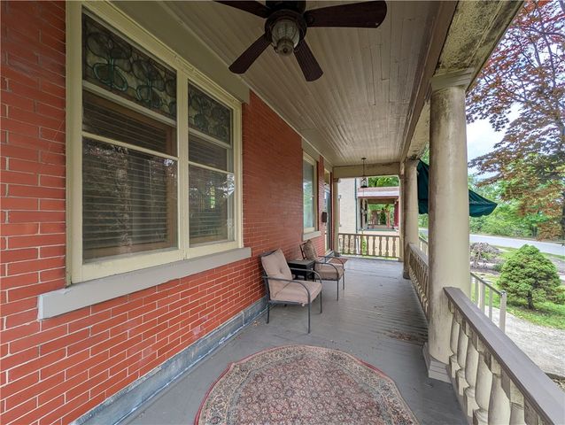 211 Wills Rd, Connellsville, PA 15425