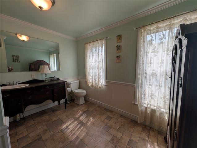 211 Wills Rd, Connellsville, PA 15425