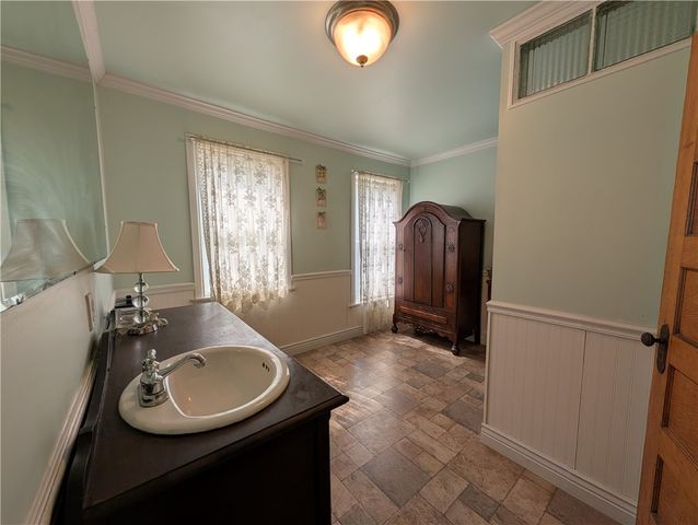 211 Wills Rd, Connellsville, PA 15425