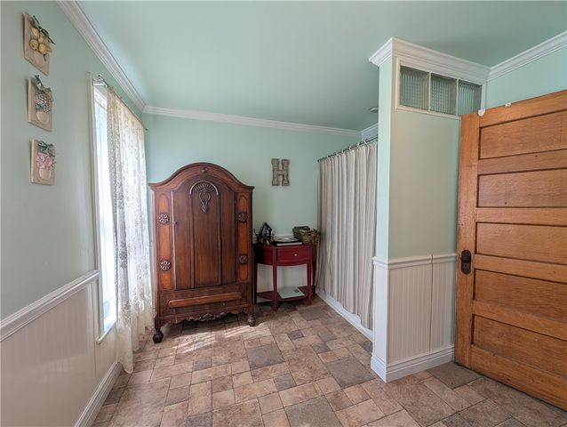 211 Wills Rd, Connellsville, PA 15425