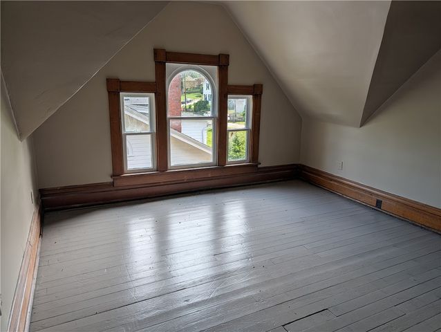 211 Wills Rd, Connellsville, PA 15425