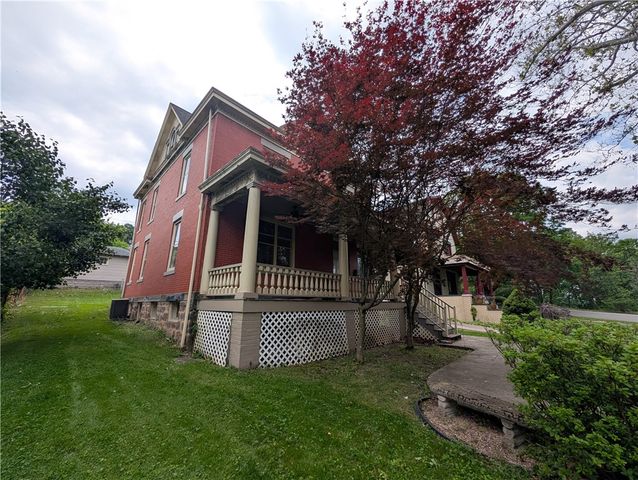 211 Wills Rd, Connellsville, PA 15425