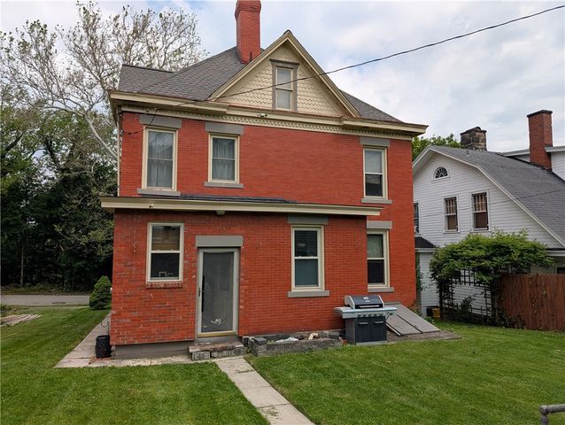211 Wills Rd, Connellsville, PA 15425
