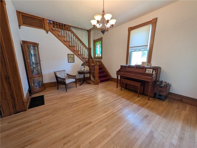 211 Wills Rd, Connellsville, PA 15425