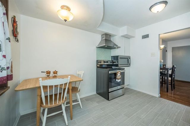 10144 Dellridge Lane, St Louis, MO 63136