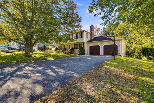 15 Tammie Road, Hopedale, MA 01747