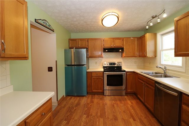 1328 Courtney Drive, Victor, NY 14564