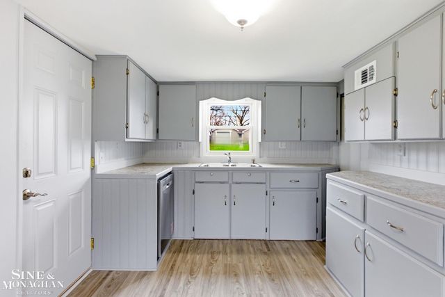 47811 Frederick Road, Shelby Twp, MI 48317