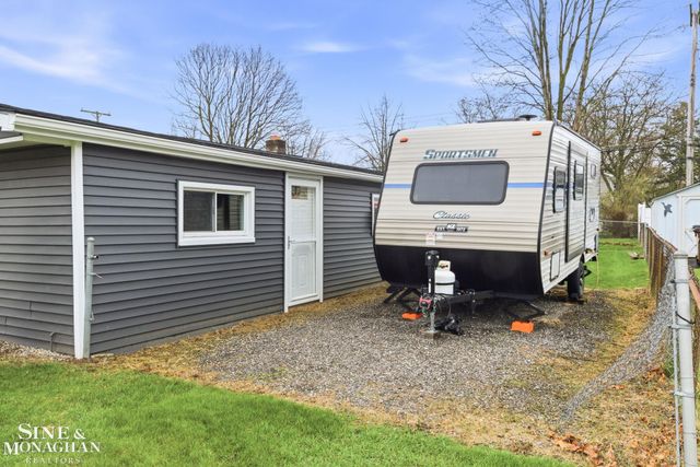 47811 Frederick Road, Shelby Twp, MI 48317