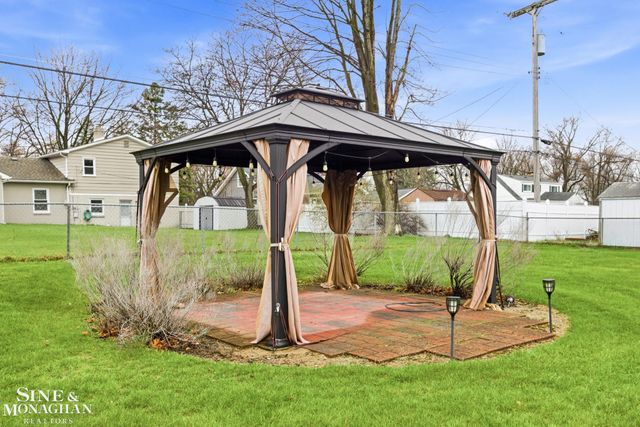 47811 Frederick Road, Shelby Twp, MI 48317