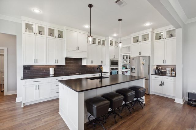 5015 Castaway Bay, Benton, AR 72019