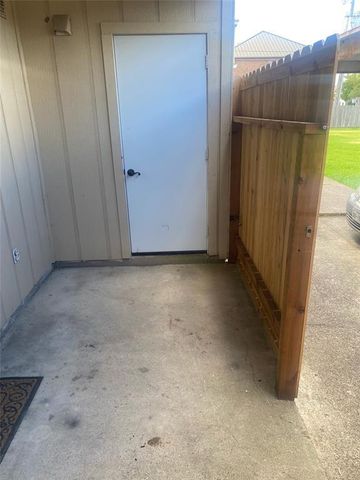 1208 N Logan Street, Texas City, TX 77590