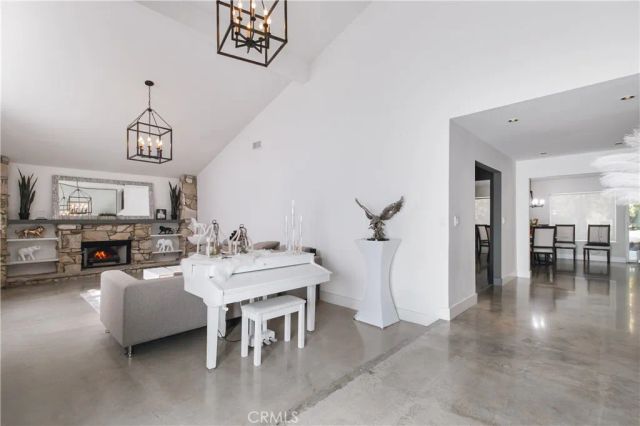 19865 Hiawatha Street, Chatsworth, CA 91311