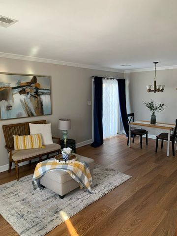 6827 Hickory Street D, Tinley Park, IL 60477