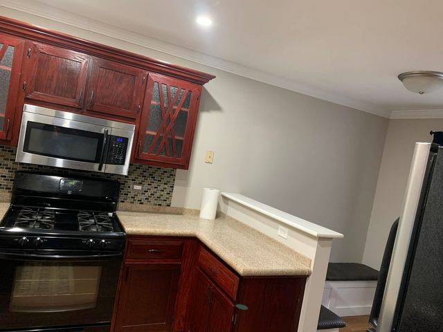 6827 Hickory Street D, Tinley Park, IL 60477