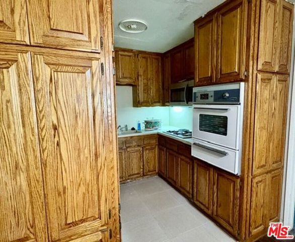 26833 Avenue Of The Oaks A, Newhall (santa Clarita), CA 91321