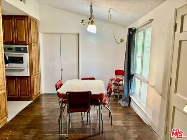 26833 Avenue Of The Oaks A, Newhall (santa Clarita), CA 91321