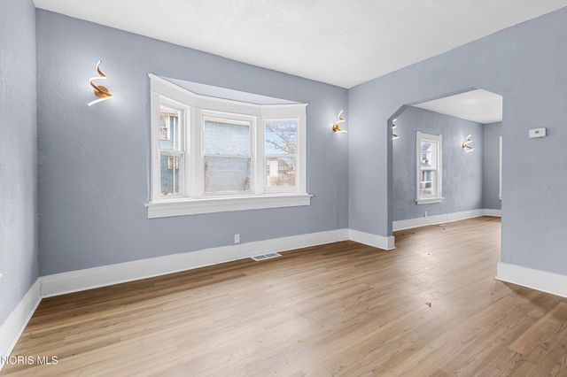 2368 Hollywood Avenue, Toledo, OH 43620