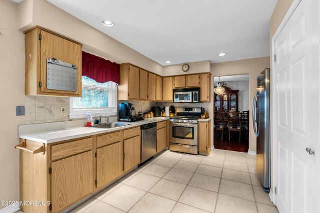 8 Hialeah Court, Howell, NJ 07731