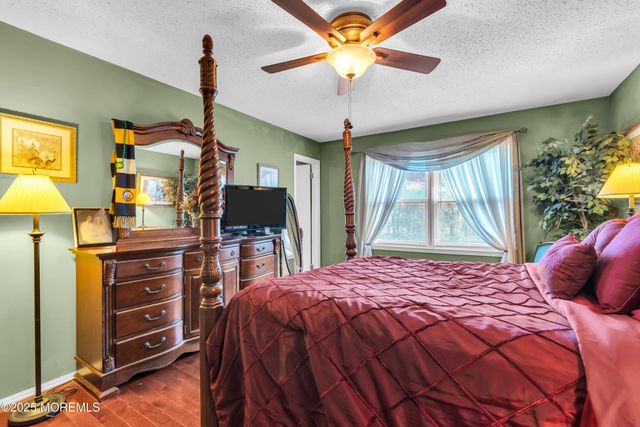 8 Hialeah Court, Howell, NJ 07731