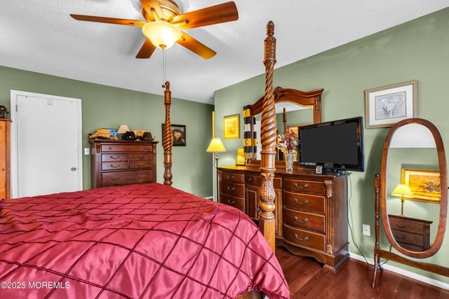 8 Hialeah Court, Howell, NJ 07731