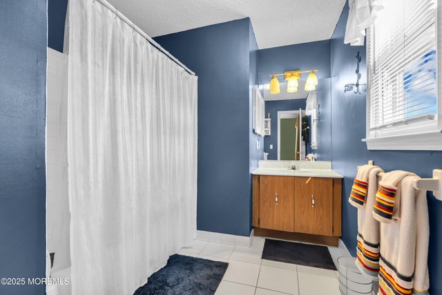 8 Hialeah Court, Howell, NJ 07731