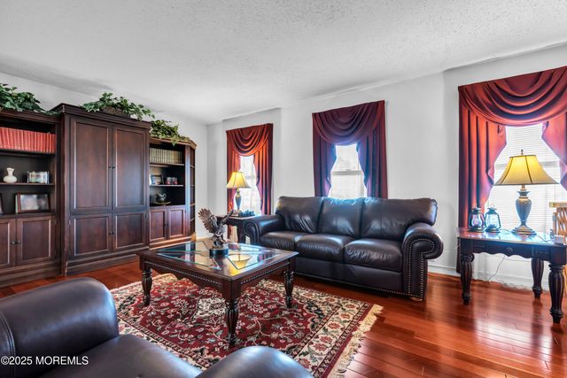 8 Hialeah Court, Howell, NJ 07731