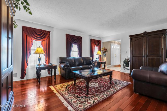 8 Hialeah Court, Howell, NJ 07731