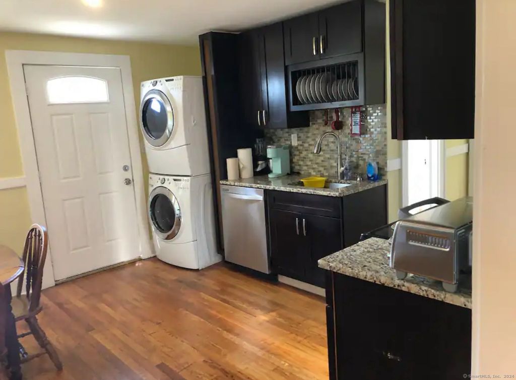 75 Birdsey Avenue, Middletown, CT 06457